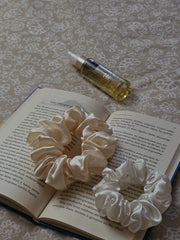 Šilkinė plaukų gumytė WHITE