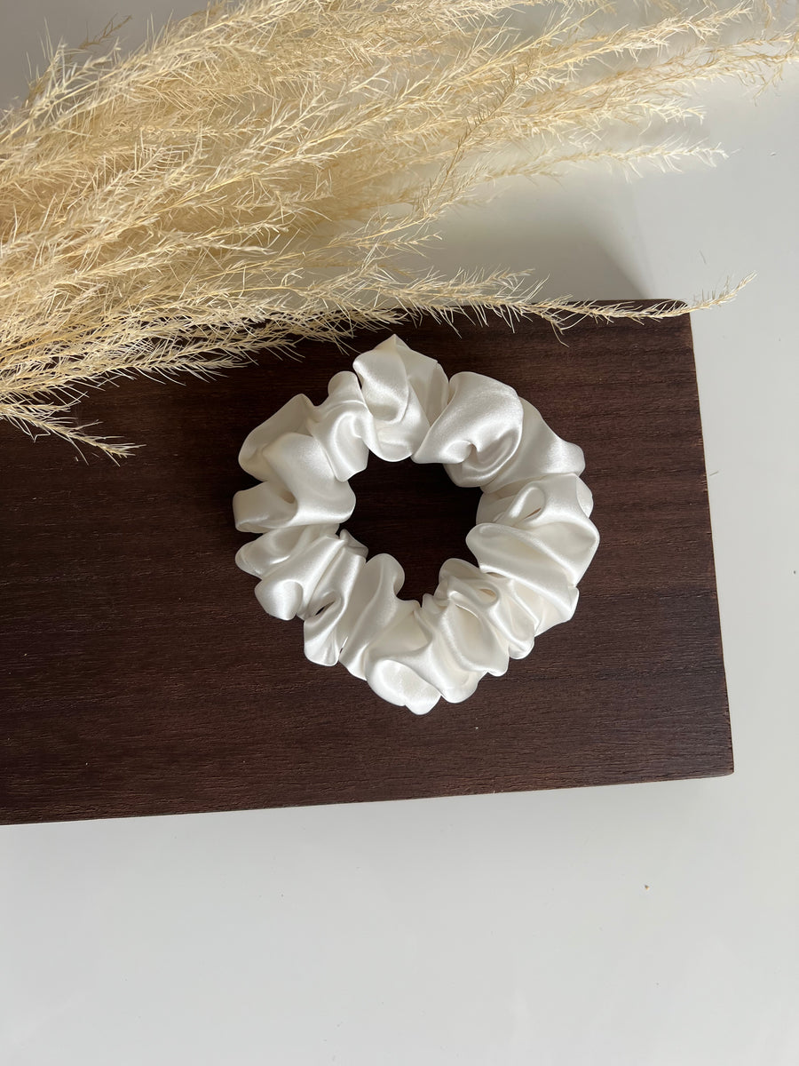 Šilkinė plaukų gumytė WHITE